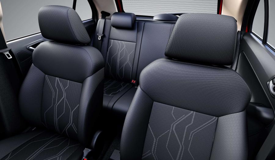 Интерьер Tata Bolt 2014 года  (фото 10 из 14)